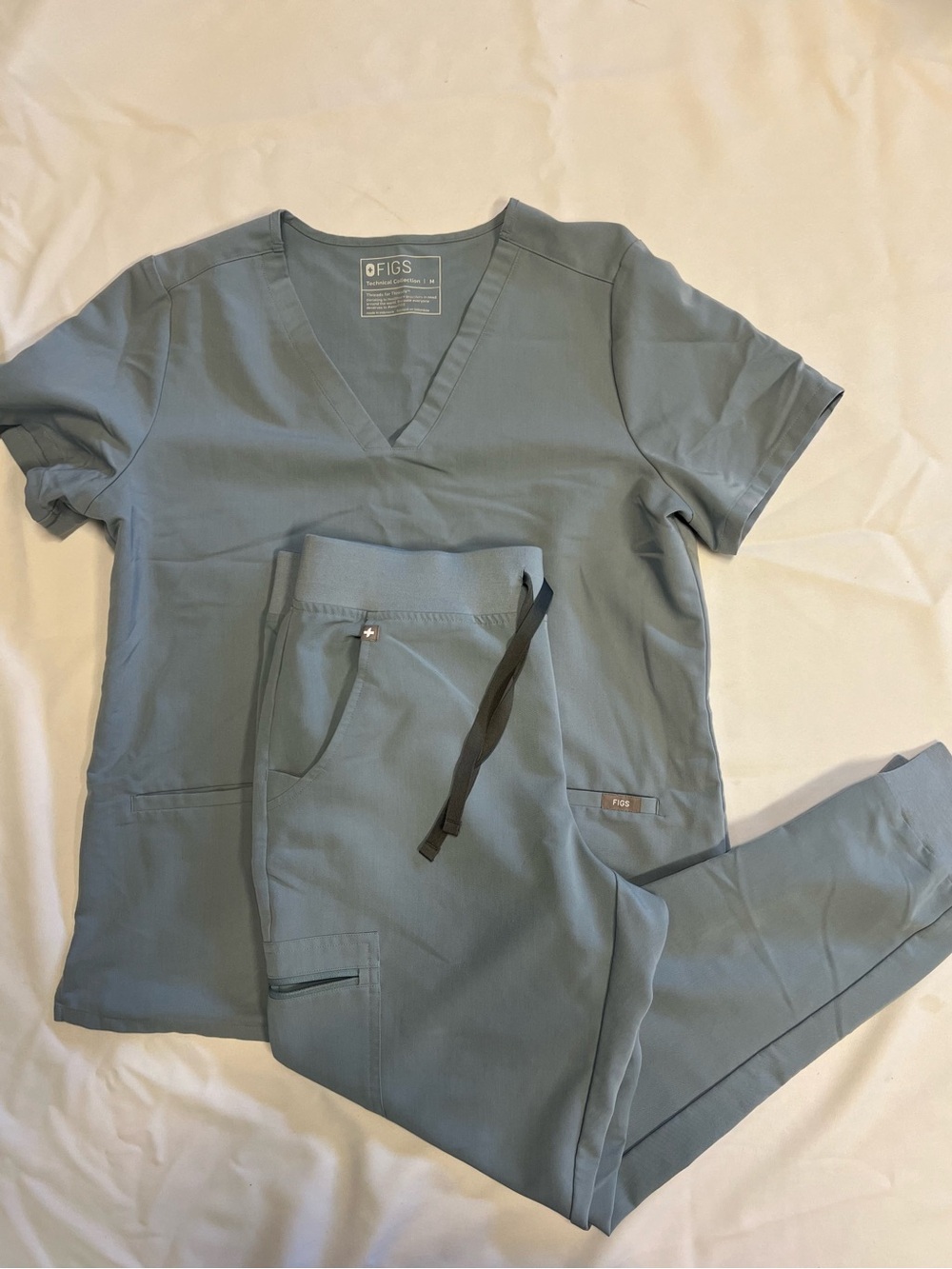 Figs scrub set in dusty blue